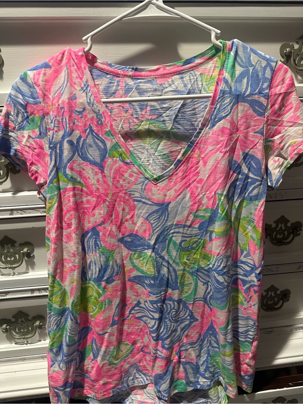 Lilly Pulitzer Floral V-Neck Tee Shirt Size Small